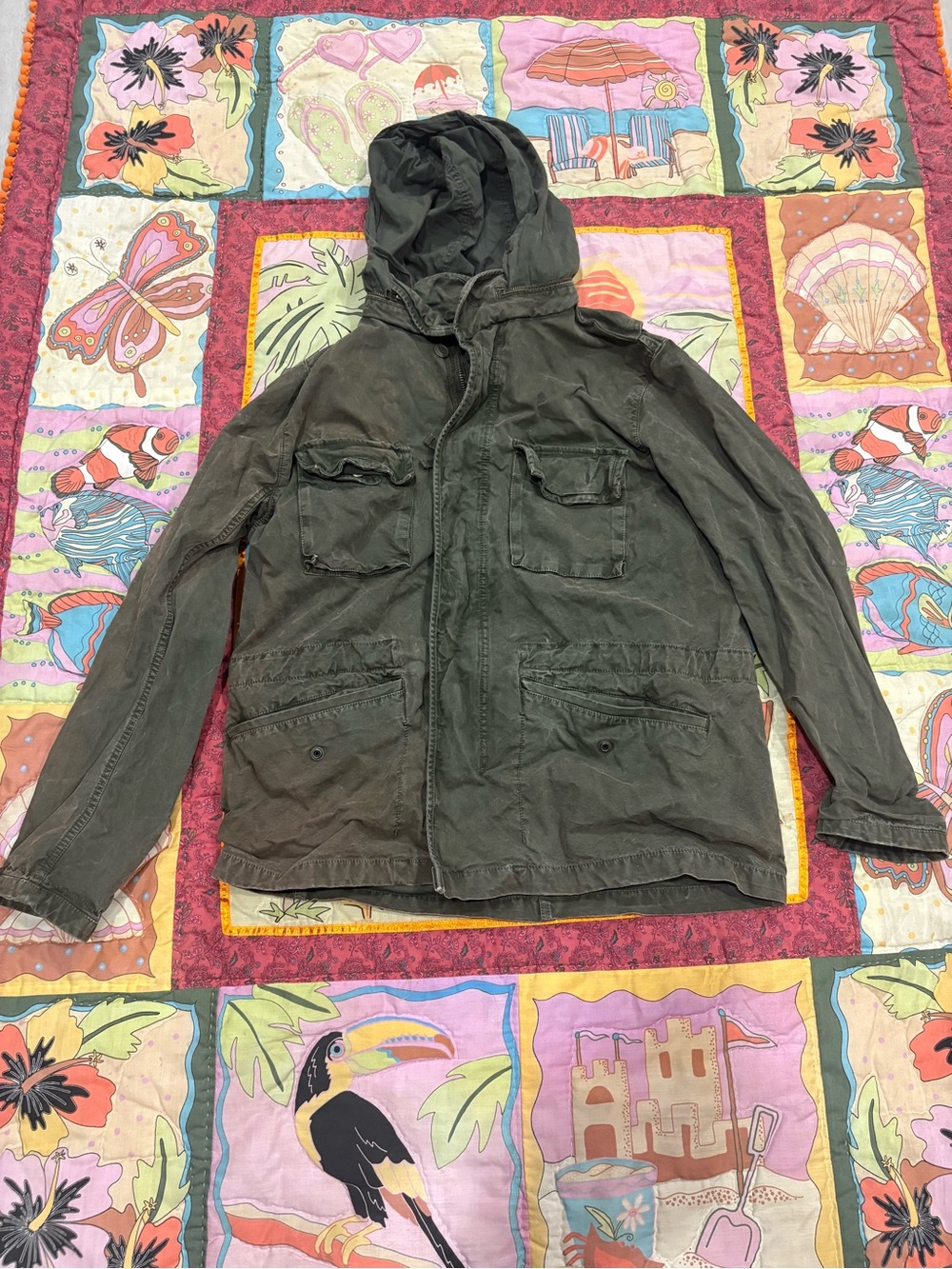 Gap cargo jacket beautiful piece 
Size Large